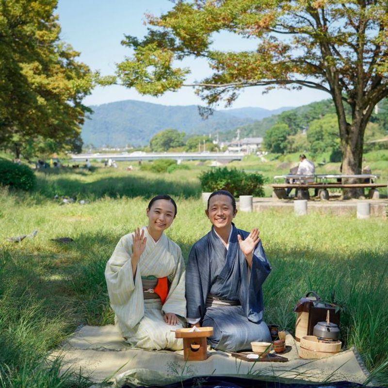 賀茂川のほとりで「BYOB 野点茶会」を開催！【町家宿おかみの､たびする京都くらす京都｡】