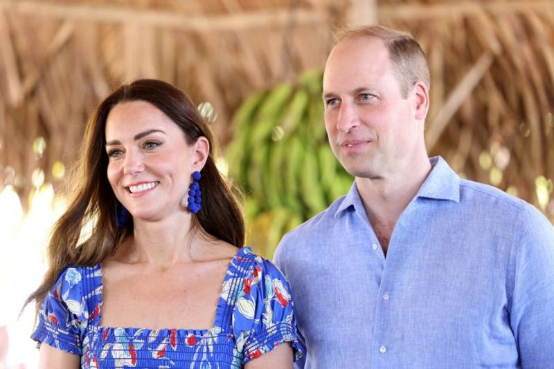 夏スタイルのお手本にしたい！キャサリン妃、カリブ海諸国訪問で爽やかなドレス姿を披露