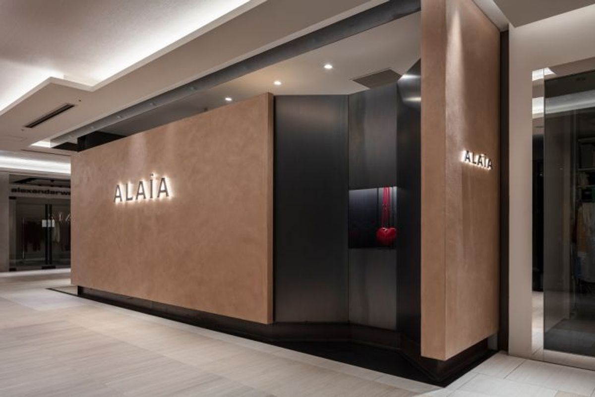 ボディコンシャスなスタイルで人気。仏「アライア」初の直営店が銀座に上陸