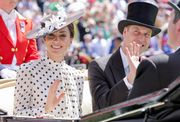 キャサリン妃、ロイヤルアスコットでの水玉ドレス姿がダイアナ元妃にそっくり！