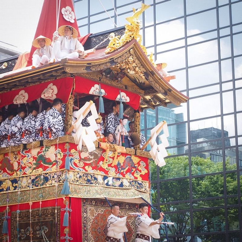 祇園祭が2年ぶりに復活。混雑を避けて楽しむコツを伝授！【町家宿おかみの、たびする京都くらす京都。】