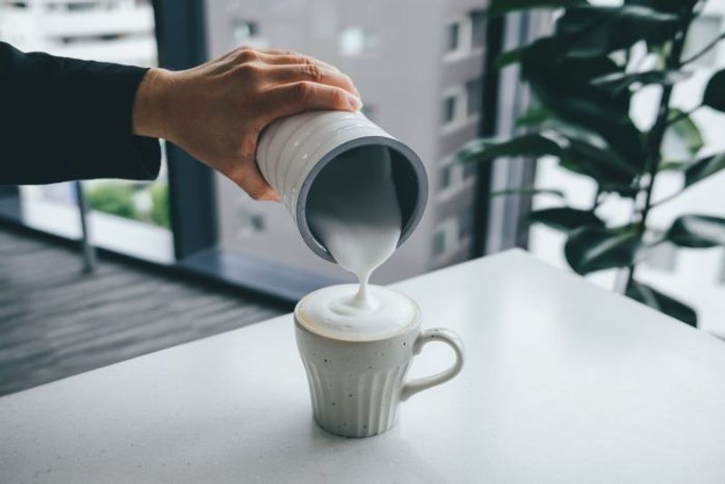 コーヒーを引き立てるミルクの泡が欲しい