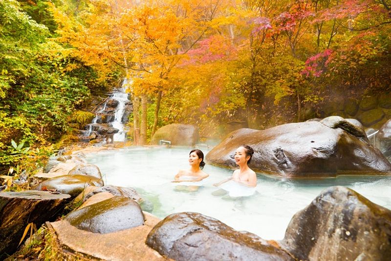 【星野リゾート今だけバナシ】奥入瀬渓流の絶景を独り占め！貸切露天風呂で紅葉を愛でる贅沢
