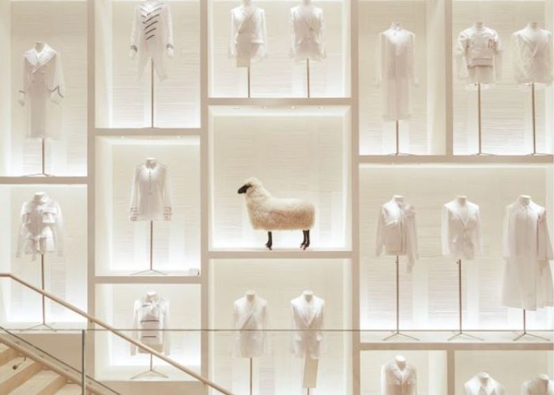 ラランヌ夫妻の彫刻作品を特別公開！ディオール本店のイベントへ【2023年春夏パリコレ通信】