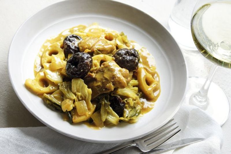 ＜Delightful Prune Recipes＞プルーンと鶏肉のサフラン煮込み
