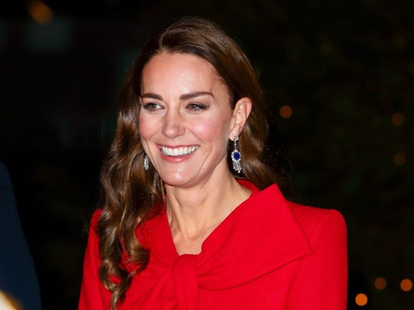 キャサリン皇太子妃、クリスマス・キャロルの招待状にエリザベス女王の愛犬を登場させる⁈