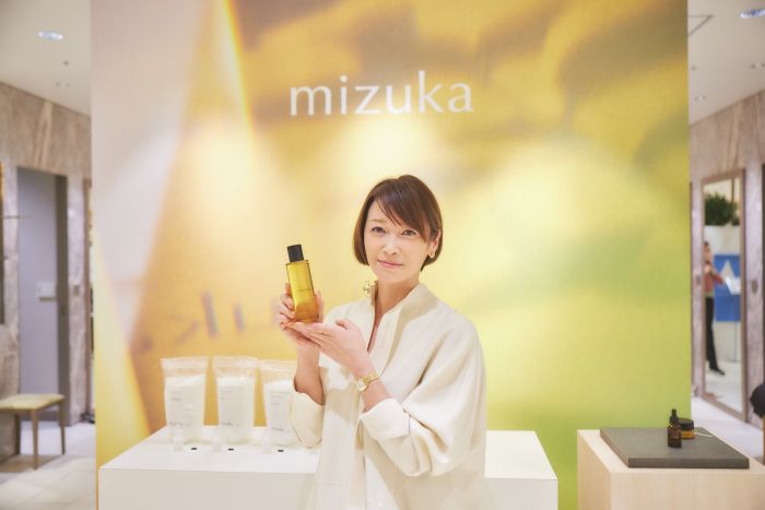辺見えみりさんが語る。自ら⼿がけるスキンケアブランド『mizuka