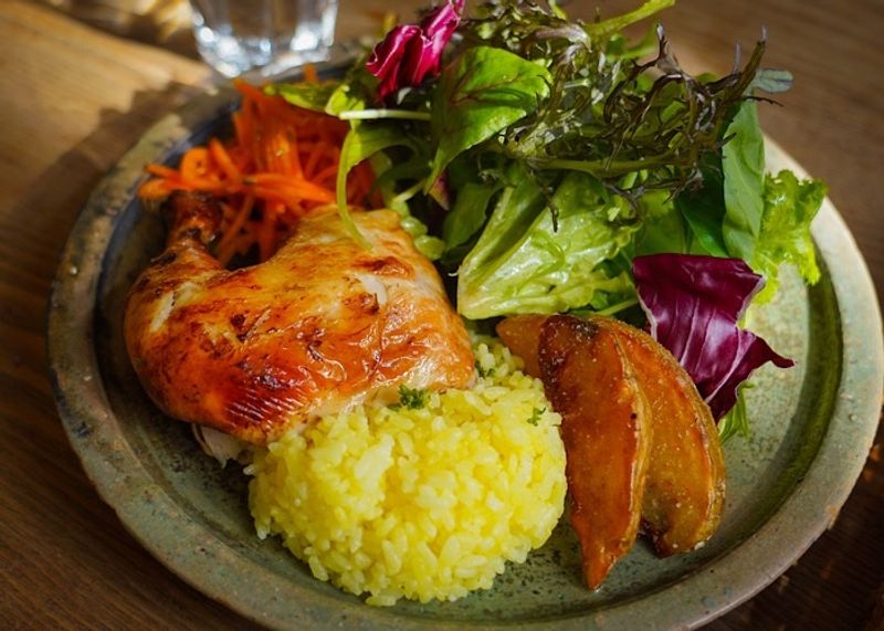 京都・ボウイが愛した寺と名物ロティサリーチキン【町家宿おかみの、たびする京都くらす京都。】