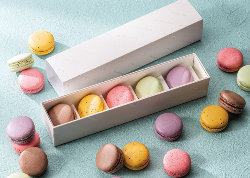 「帝国ホテル 東京」のホワイトデーギフト。カラフルなマカロンやケーキなど5種を販売